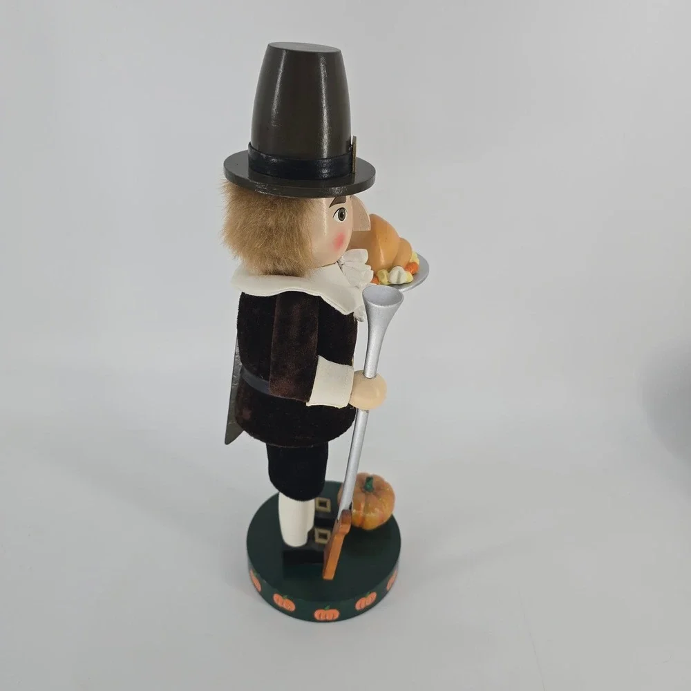 Vintage 2003 Nutcracker Village Thanksgiving Pilgrim Man with Turkey  14